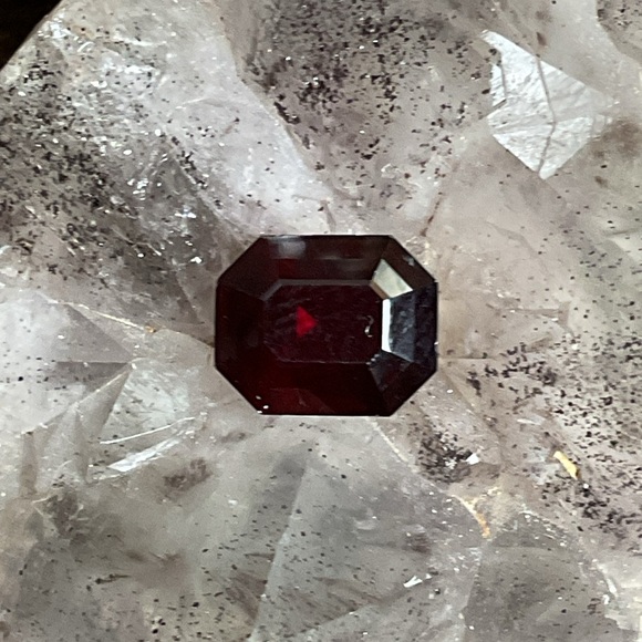 Almandine Garnet Loosegem